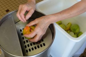 Préparation de la confiture de tomates