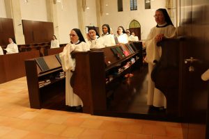 Les soeurs à la chapelle