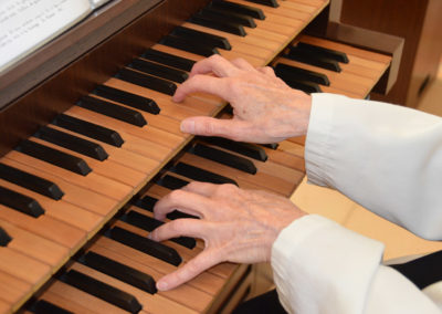 Mains qui jouent de l'orgue
